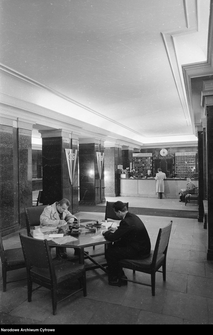 Hotel Warszawa w Prudentialu w latach 50.