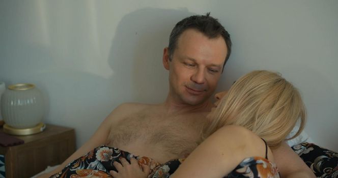 Barwy szczęścia, odcinek 3242. Bruno (Lesław Żurek), Karolina (Marta Dąbrowska)