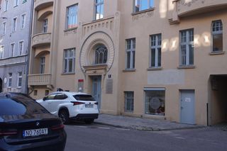 To najpiękniejsza kamienica w Olsztynie. Drzwi i klatka schodowa mogą zachwycić. Zobacz zdjęcia!