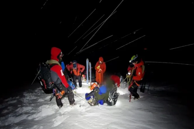 Wyszli w Tatry mimo trzeciego stopienia zagrożenia lawinowego. Ratowało ich aż 9 TOPR-owców