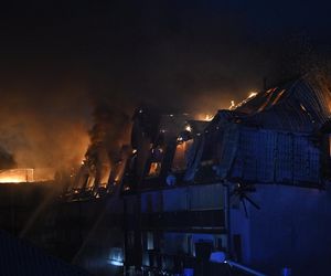 Pożar bloku w Ząbkach. Przerażające zdjęcia z miejsca tragedii