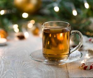 Jak nie przytyć po świątecznym objadaniu? Przygotuj ten napar, a zapomnisz o liczeniu kalorii