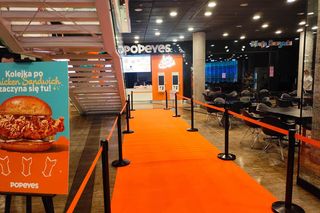 Popeyes rozda roczny voucher na kanapki. Pierwsi goście czekali całą noc