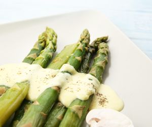 Szparagi w sosie śmietanowym – kremowe, delikatne i absolutnie uzależniające!