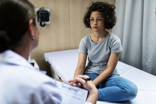 14-latka poszła do ginekologa. Lekarz po badaniu nie mógł uwierzyć i wezwał policję