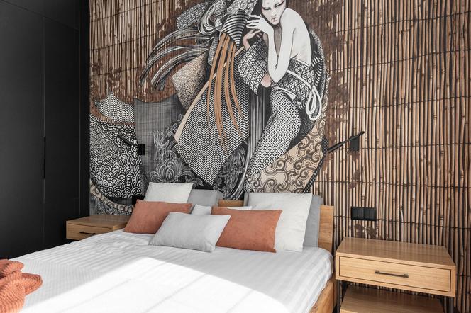 Sypialnia z orientalną tapetą