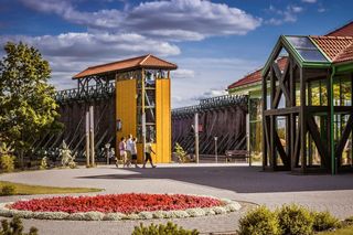 Najlepsze miejsce w woj. warmińsko-mazurskim na wypoczynek emerytów. Czyste powietrze, tężnie i jeziora