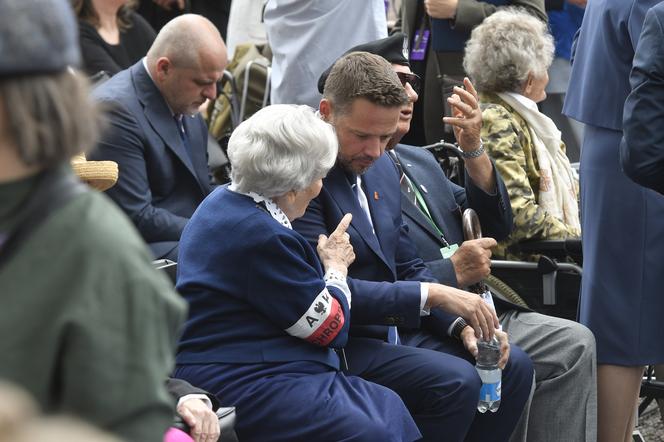  Andrzej Duda i Rafał Trzaskowski dziękują powstańcom