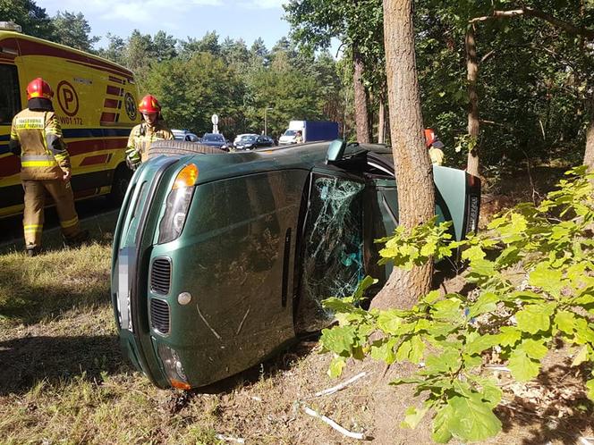 Wypadek samochodu osobowego w Legionowie