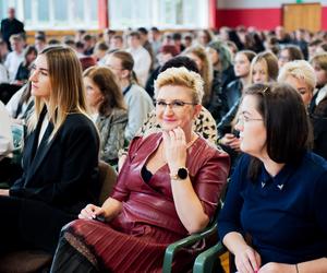 Uroczysta akademia z okazji Dnia Komisji Edukacji Narodowej w ZSP nr 5 odbyła się 13.10.2023