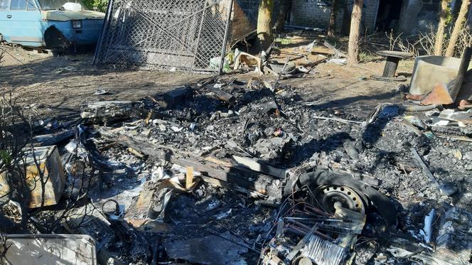 Potężny pożar przyczepy pod Warszawą. W zgliszczach znaleziono ciało