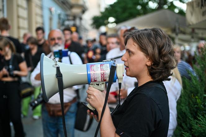 Protest pod kinem w Krakowie