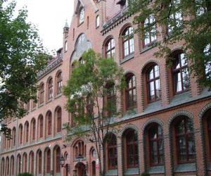 . Modernizacja budynku Gimnazjum nr 15 we Wrocławiu. Autorzy: Maćków Pracownia Projektowa. Wyróżnienie