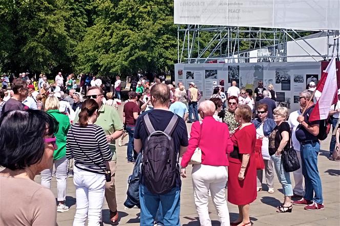 Manifestacja 4 czerwca na placu Solidarności w Szczecinie