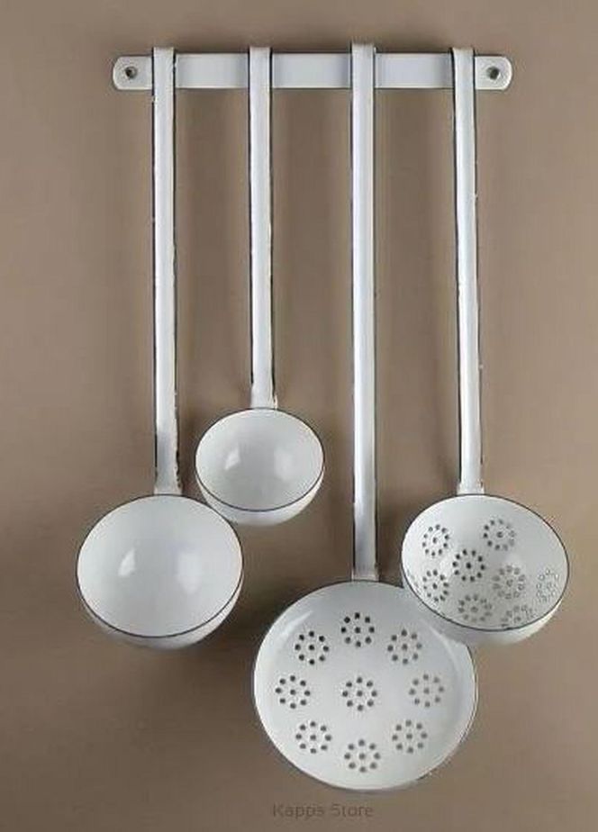 Domowe akcesoria emaliowane