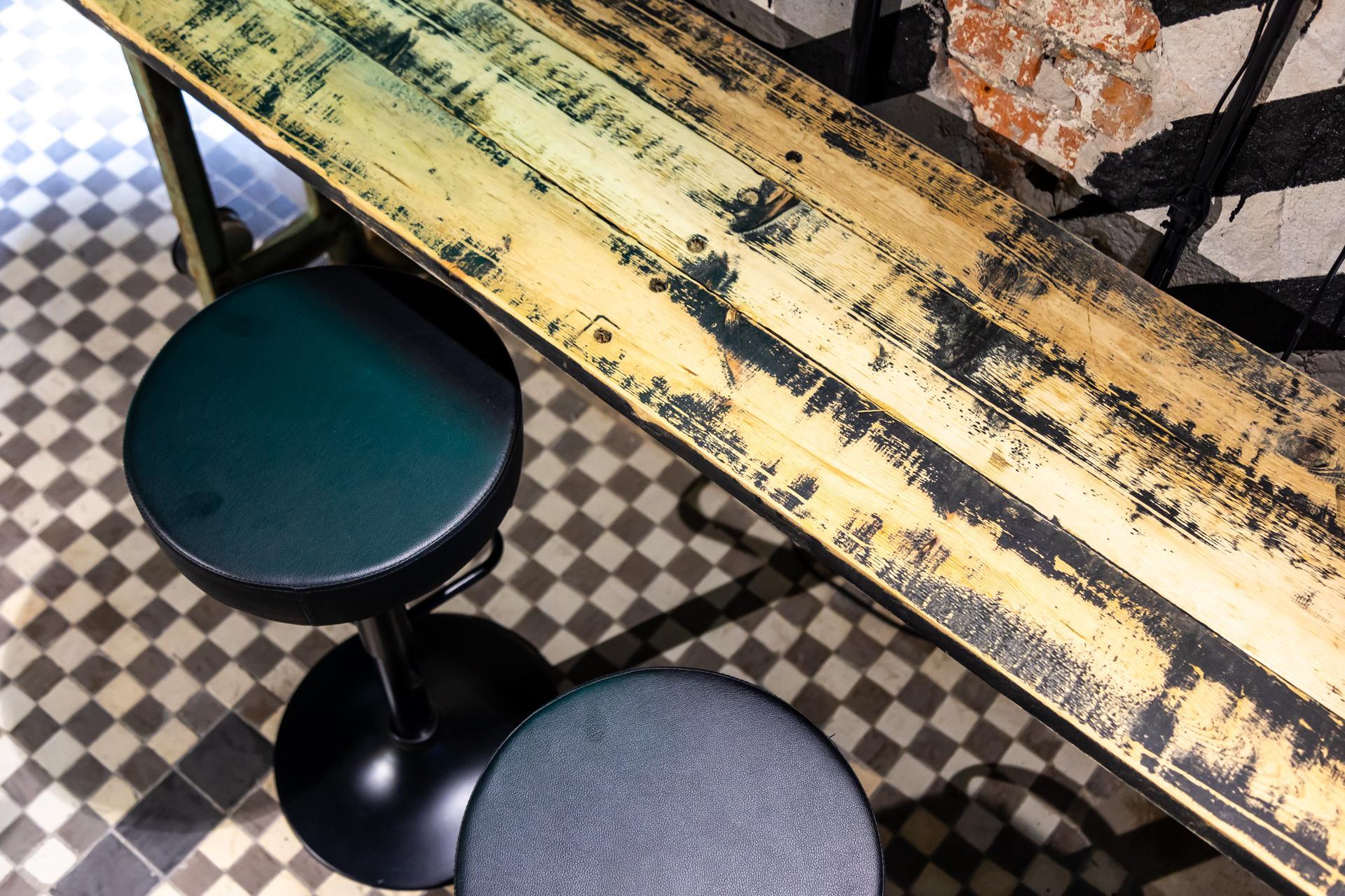 Pub H.4.0.S. Warszawa – stołki