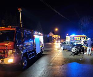 Zderzenie dwóch osobówek na drodze powiatowej w Turzy