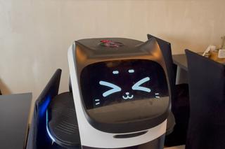 Novuś - pierwszy robot - kelner w Nowym Sączu 