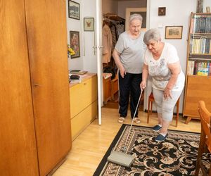 Od lat wspiera schorowaną sąsiadkę w potrzebie. Teraz pani Danuta jest za to wynagradzana