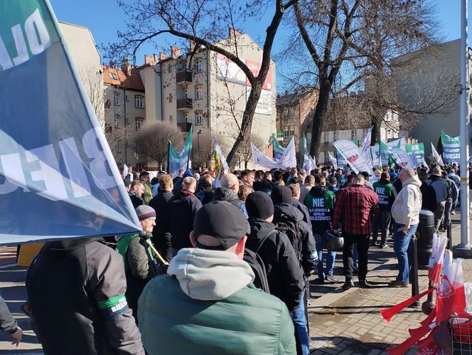 Górnicy protestowali pod ministerstwem przemysłu w Katowicach przeciwko likwidacji KWK Bielszowice