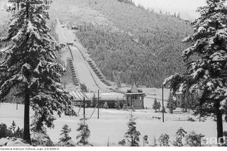 Skoki Narciarskie. PŚ 2023: Wielka Krokiew ma już prawie 100 lat! Tak wyglądały zawody na legendarnej skoczni przed wojną [ARCHIWALNE ZDJĘCIA]