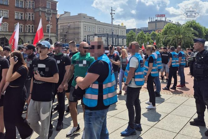 Kibice protestowali przeciwko imigrantom w centrum Katowic