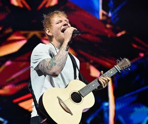 Ed Sheeran w koszulce polskiego klubu. Tym gestem oczarował publikę we Wrocławiu!