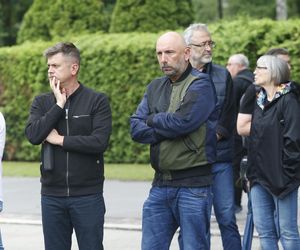 Pogrzeb Joanny Kołaczkowskiej. Tak pożegnali ją przyjaciele z kabaretu. Borek płakała jak uczennica