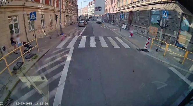 5-latka wbiegła przed autobus. Dramat w Bytomiu