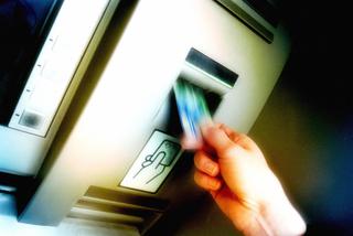 Przygotuj gotówkę. Banki ostrzegają przed przerwami pracy bankomatów i terminali kart