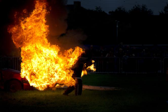 Płonący mężczyzna tarzał się nago w trawie! Horror w Katowicach