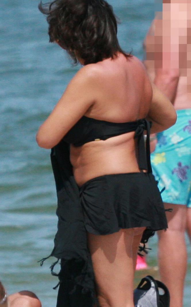 Anna Korcz na plaży na Bałtykiem