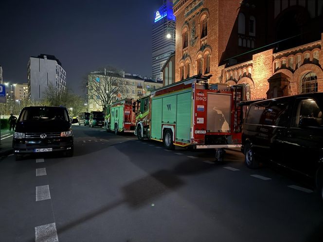 Antyterroryści na Grzybowskiej. Pilna akcja policji, jedna osoba zatrzymana