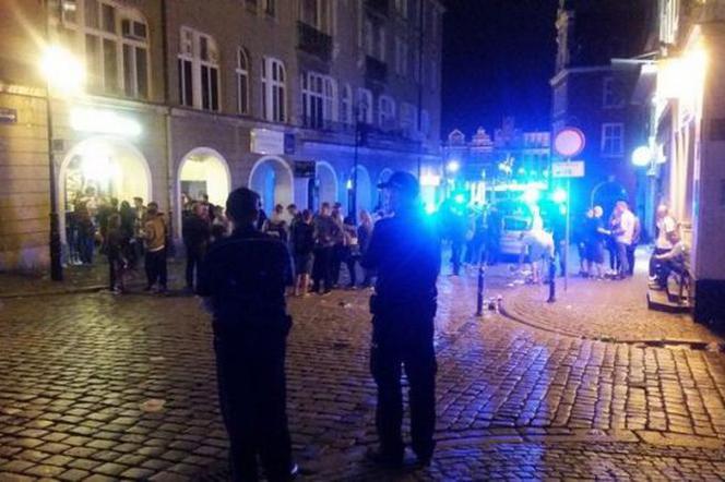Sylwester w Poznaniu: Śmierć mężczyzny na Zamenhofa, na Małeckiego zatrzymano pijanego, który rzucił racą w radiowóz
