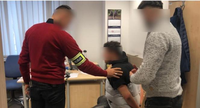 Skatowali i okradli studenta. Policja namierzyła i zatrzymała 3 oprawców