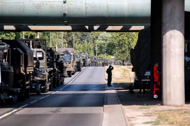 Defilada wojskowa 15 sierpnia w Warszawie. Święto Wojska Polskiego w stolicy
