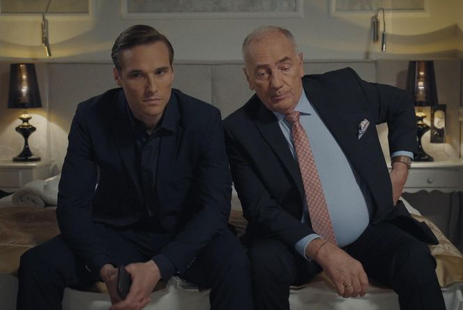 M jak miłość, odcinek 1884. Olek (Maurycy Popiel), Jerzy Argasiński (Karol Strasburger)