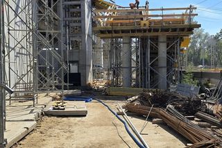 Koniec czekania na szlabanach. Rewolucja na Chełmżyńskiej. Zobacz, jak powstaje nowy wiadukt za miliony