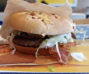 Burger Drwala znowu w McDonald's! Znamy nieoficjalną datę powrotu kultowej kanapki!