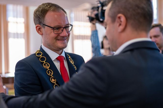 Zaprzysiężenie nowego prezydenta Zabrza. Kamil Żbikowski złożył ślubowanie i zwrócił się do mieszkańców