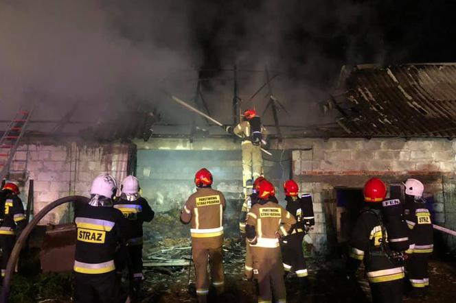 Kilka godzin walki z ogniem! W Solcu Kujawskim płonęła stodoła [ZDJĘCIA] 