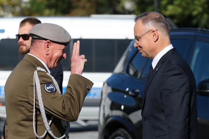 Święto Wojska Polskiego. Andrzej Duda złożył wieniec przed pomnikiem marszałka Józefa Piłsudskiego