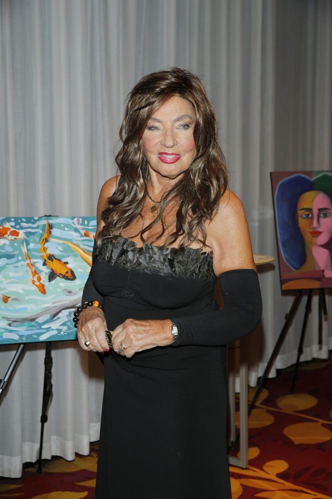 Agnieszka Fitkau-Perepeczko robi "prawie erotyczny" masaż na boczku. Nie możemy uwierzyć, że ona ma 82 lata?! 