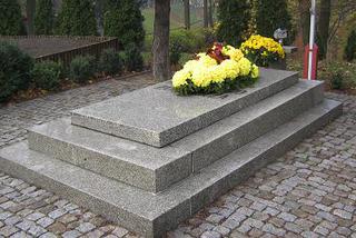 Sennik: GRÓB - znaczenie snu: grób