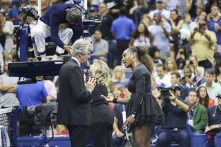 Serena Williams ofiarą rasizmu po tym, jak sama wywołała skandal na US Open [ZDJĘCIE]