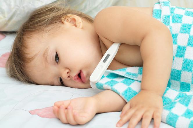 Czy wszystkie ząbkujące dzieci gorączkują? Czy gorączka może być wysoka?