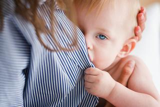 Odstawianie dziecka od piersi: jak to zrobić bezboleśnie?