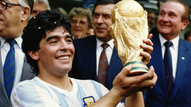 Diego Armando Maradona z Pucharem Świata