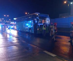 Groza! Kolejny przerażający wypadek autokaru w Warszawie