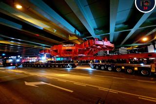 Gigantyczna tarcza w nocy przejechała przez Warszawę. Tak wyglądaj jej transport!